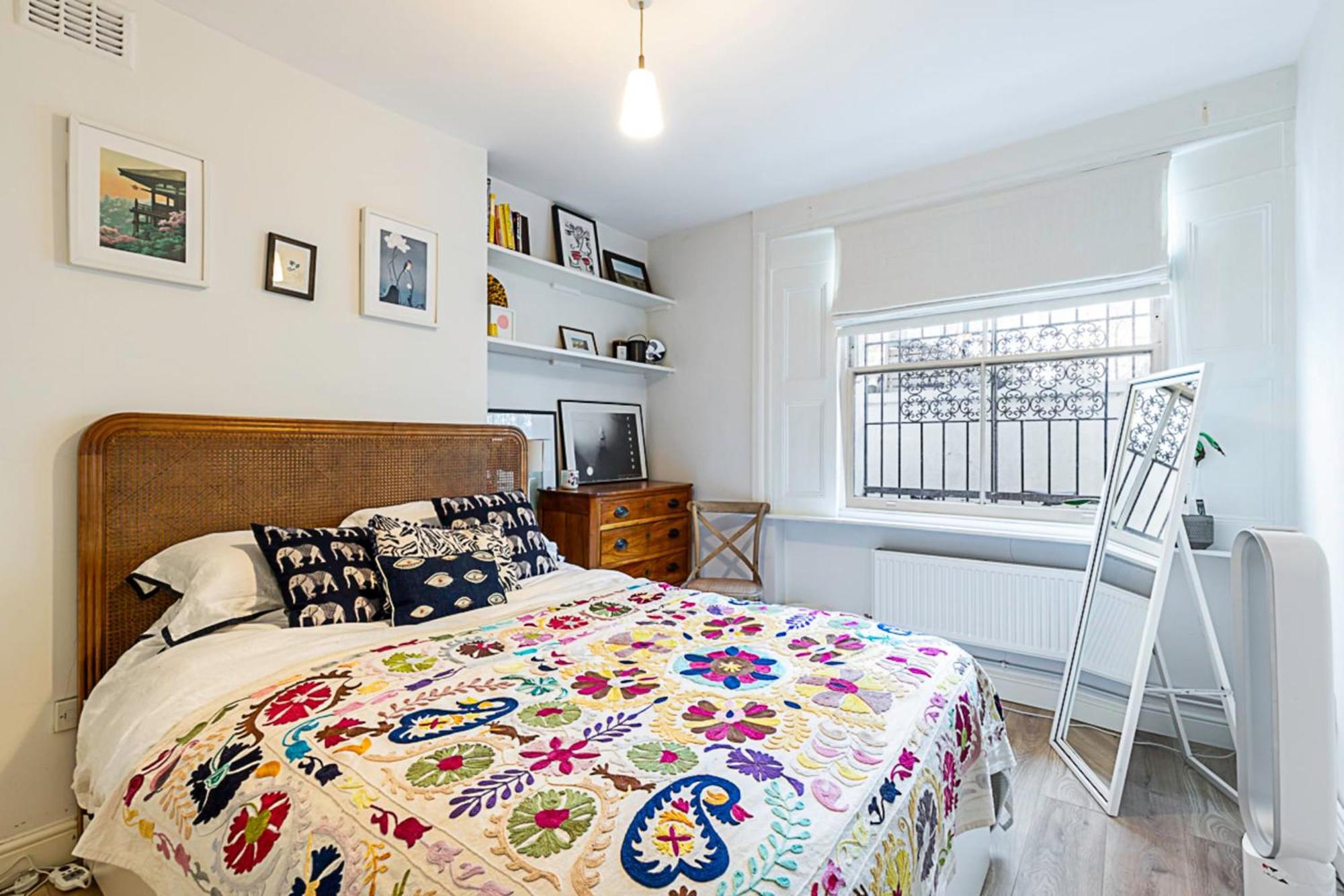 Colourful And Cosy In De Beauvoir Town Londra