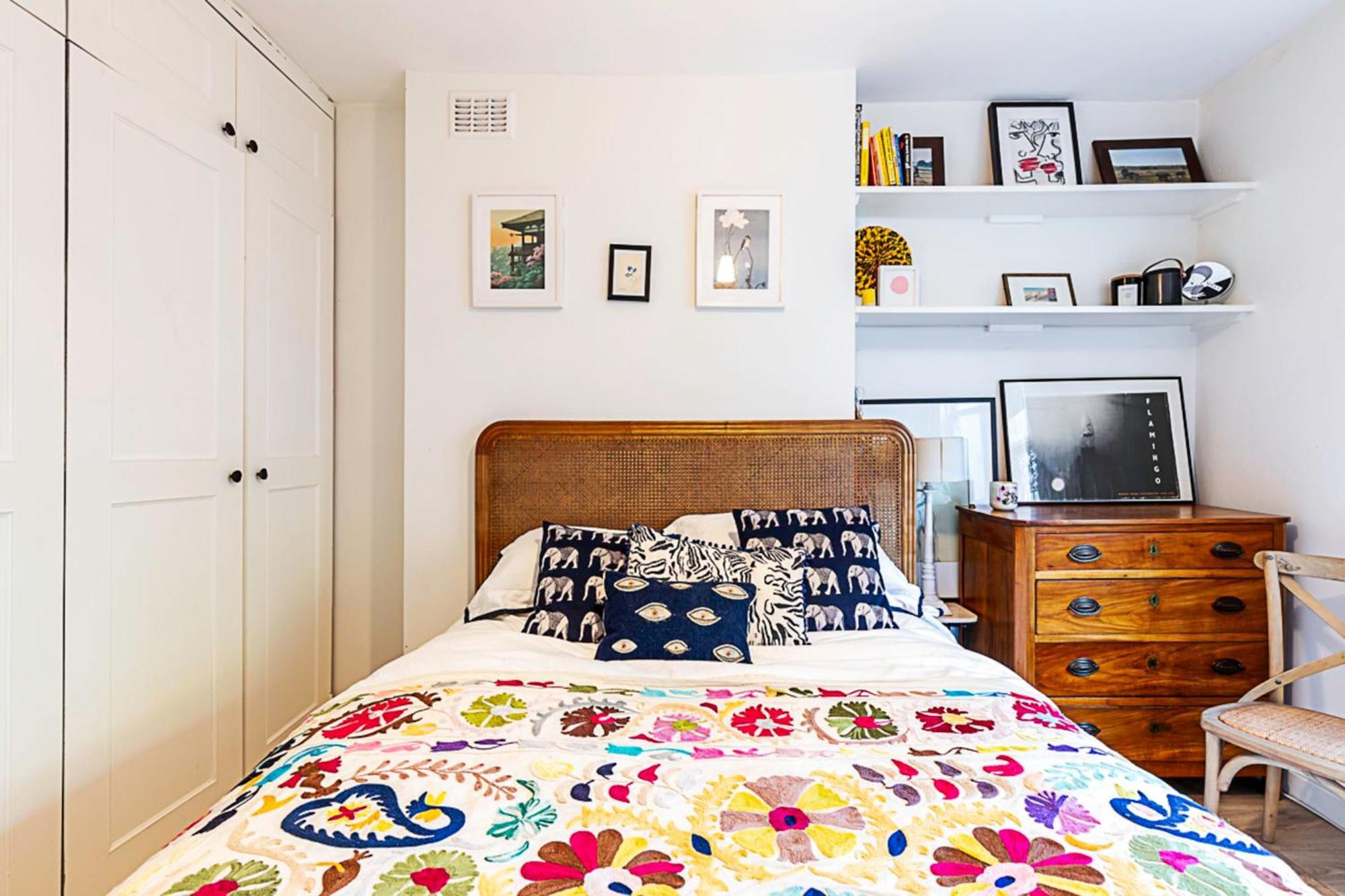 Colourful And Cosy In De Beauvoir Town *